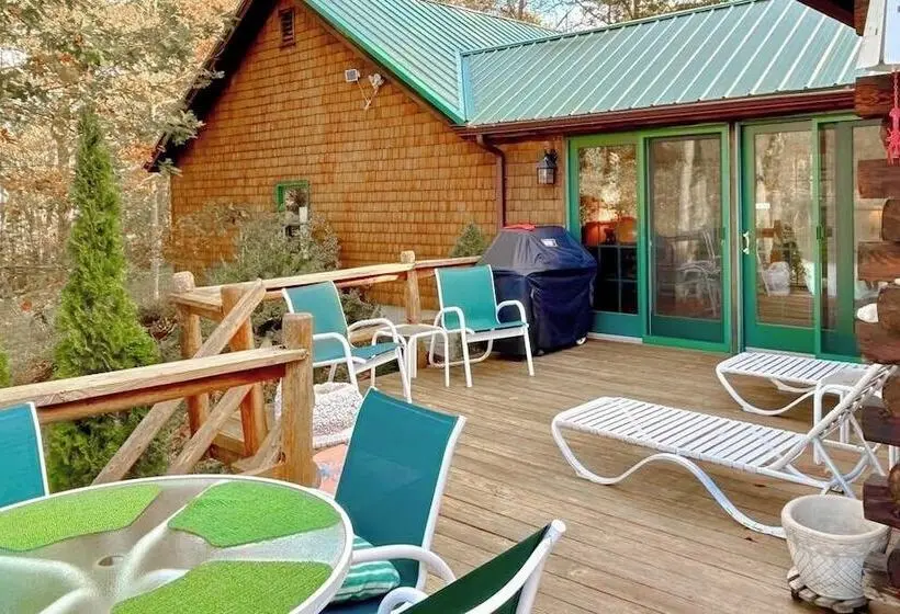 Riverfront Retreat With A Furnished Deck, Washer/dryer & Fast Wifi