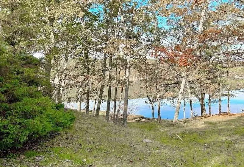 Riverfront Retreat With A Furnished Deck, Washer/dryer & Fast Wifi