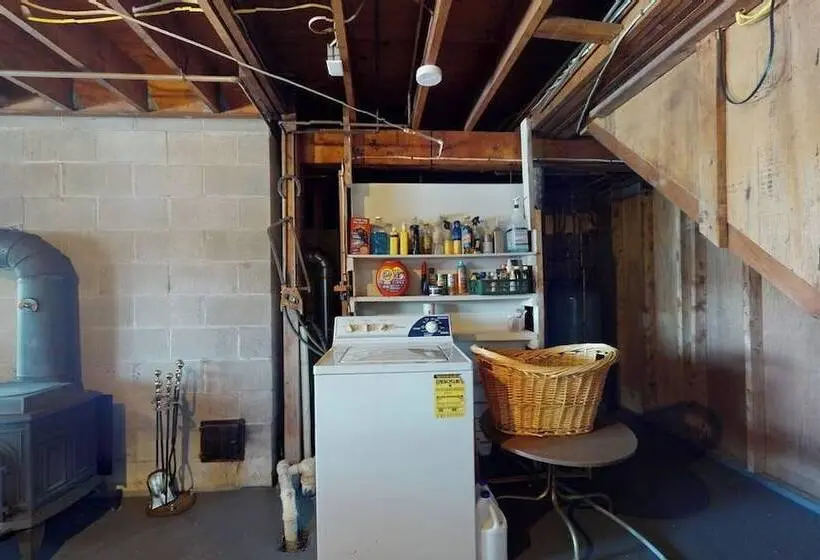 Riverfront Retreat With A Furnished Deck, Washer/dryer & Fast Wifi