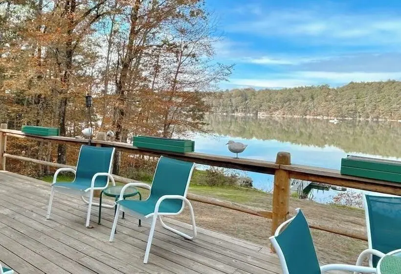 Riverfront Retreat With A Furnished Deck, Washer/dryer & Fast Wifi