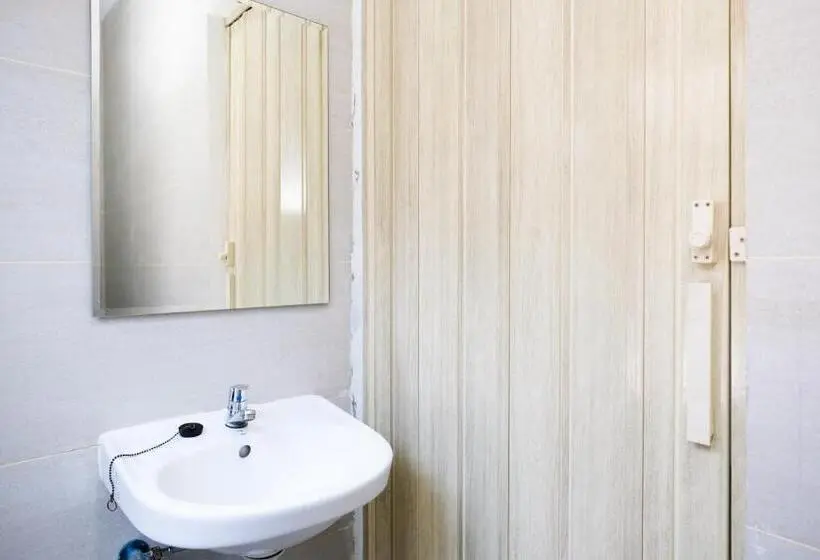 ホテル Urbanview Tiana Residence Nagoya Batam By Reddoorz