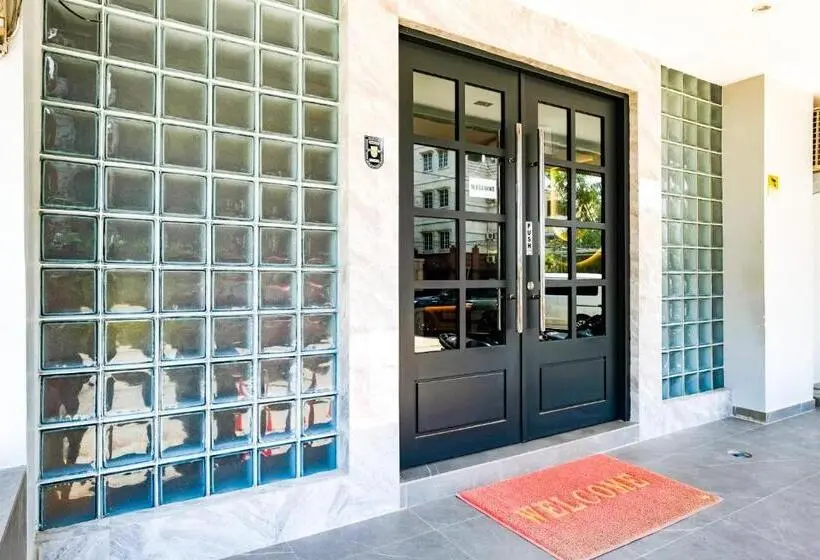 ホテル Urbanview Tiana Residence Nagoya Batam By Reddoorz