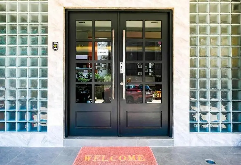ホテル Urbanview Tiana Residence Nagoya Batam By Reddoorz