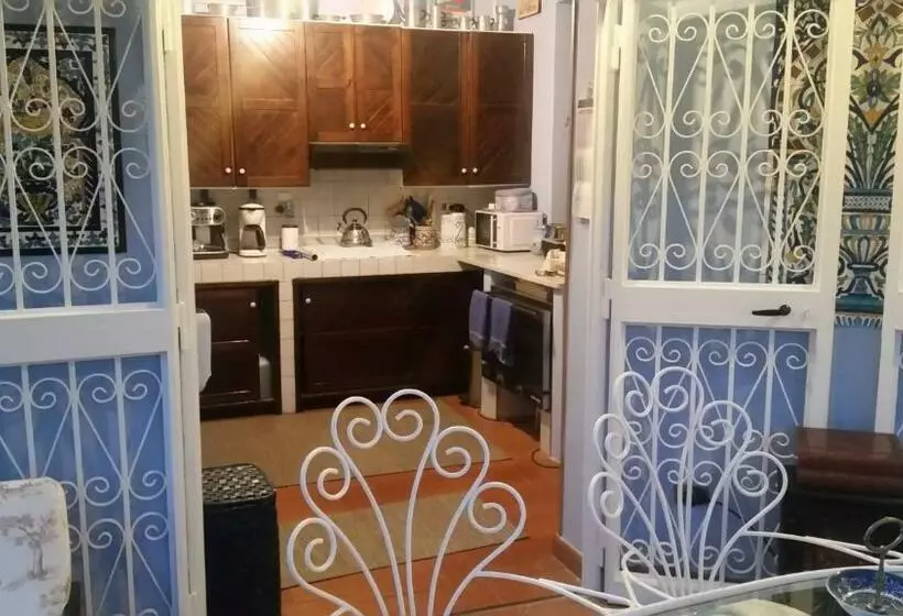 تختخواب و صبحانه Hassin Cottage