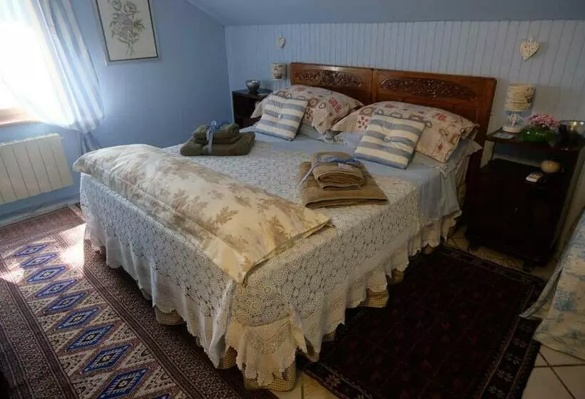 تختخواب و صبحانه Hassin Cottage