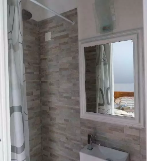 تختخواب و صبحانه Hassin Cottage
