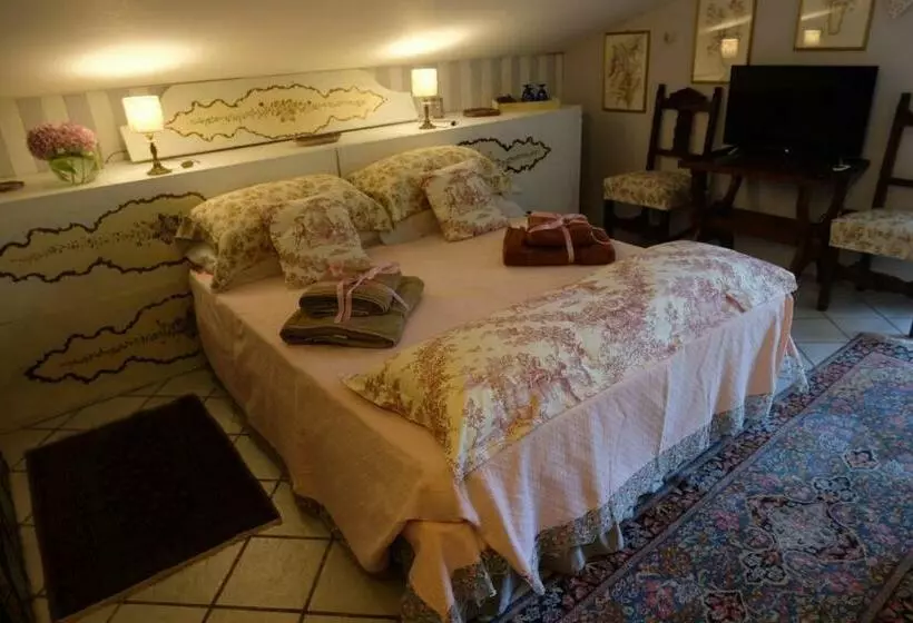 تختخواب و صبحانه Hassin Cottage