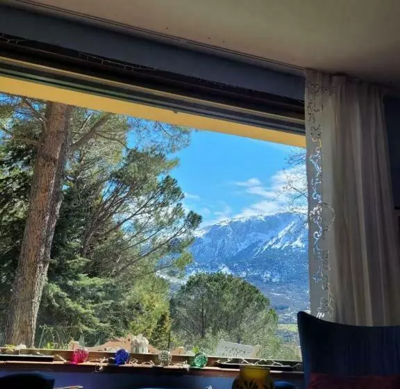 تختخواب و صبحانه Hassin Cottage