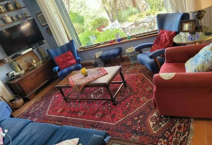تختخواب و صبحانه Hassin Cottage
