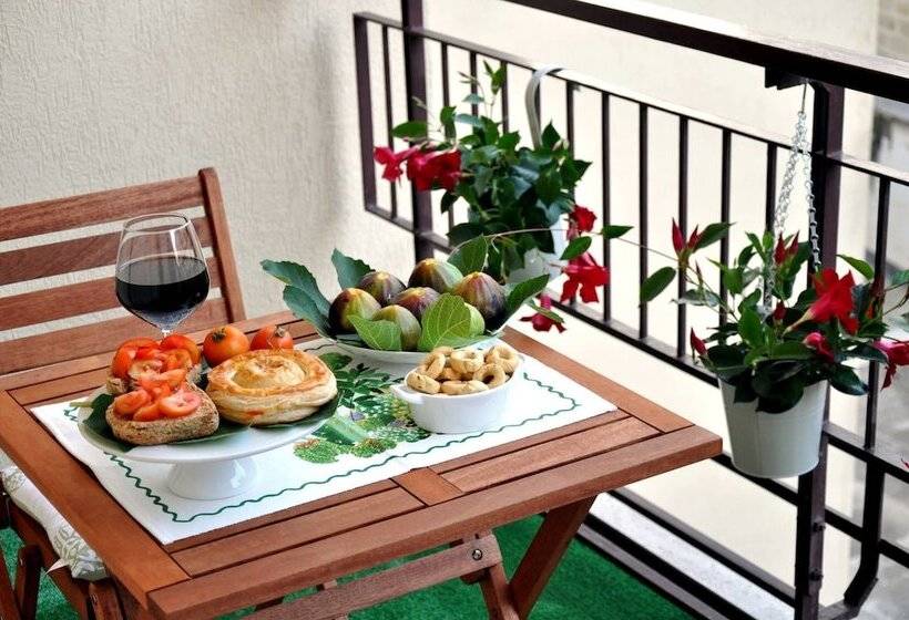 تختخواب و صبحانه Kalurya