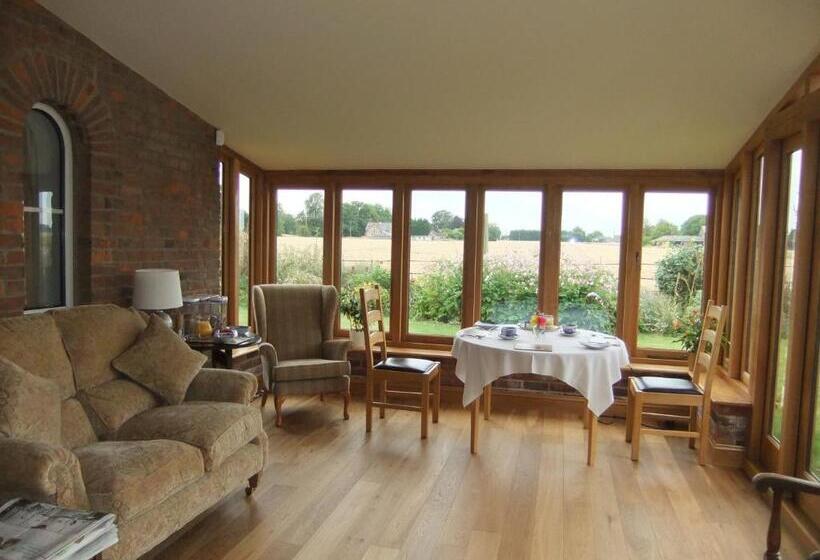 تختخواب و صبحانه St Mary’s Lodge B And B