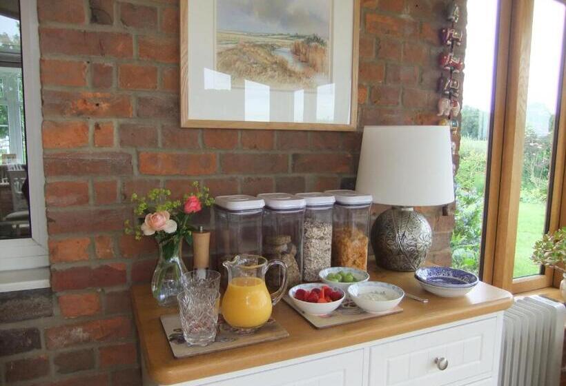 تختخواب و صبحانه St Mary’s Lodge B And B