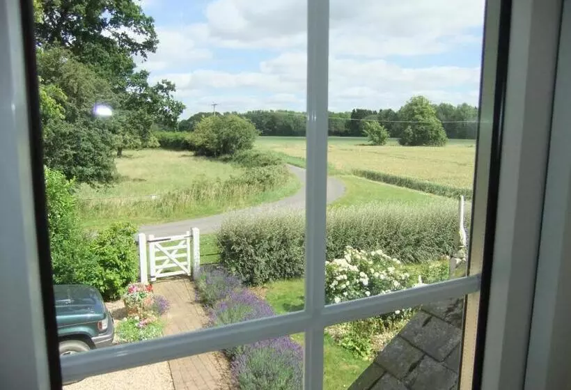 تختخواب و صبحانه St Mary’s Lodge B And B