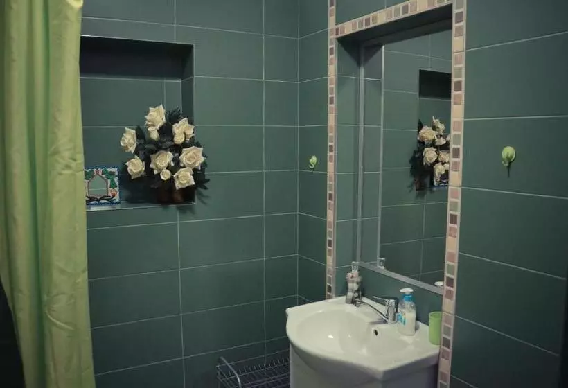 پانسیون Noira House