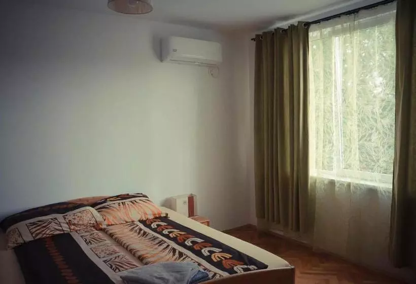 پانسیون Noira House