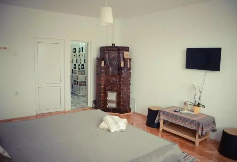 پانسیون Noira House