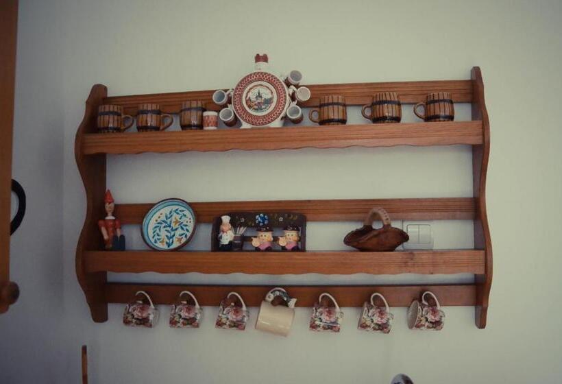 پانسیون Noira House