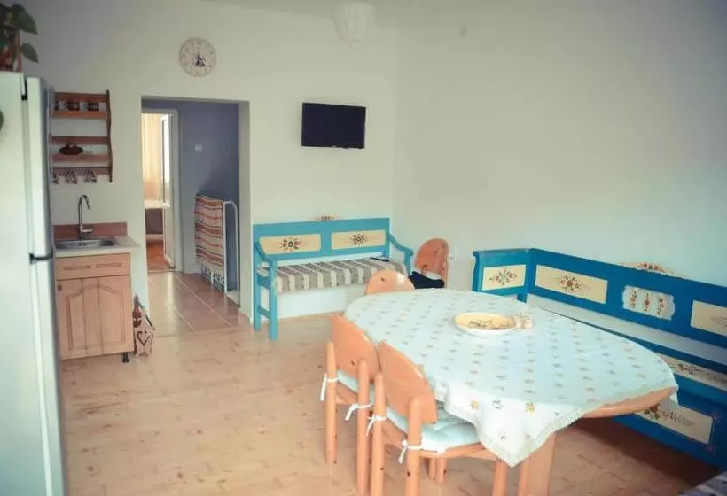 پانسیون Noira House