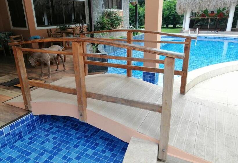 تختخواب و صبحانه Boutique Patampa