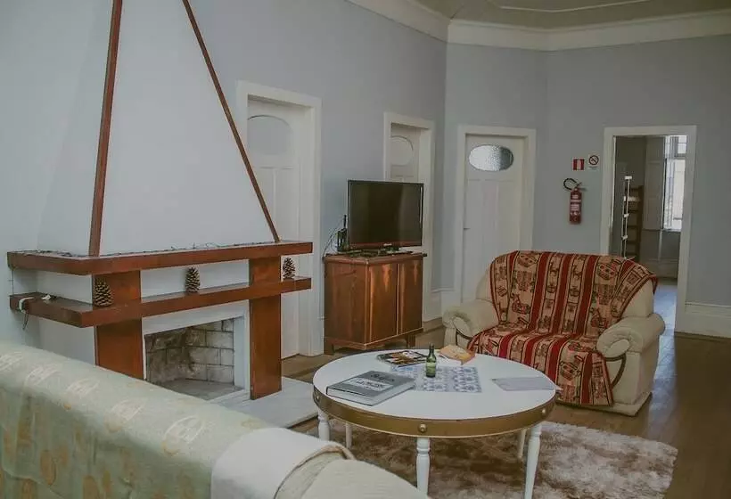 Vila Santa Eulalia Hostel