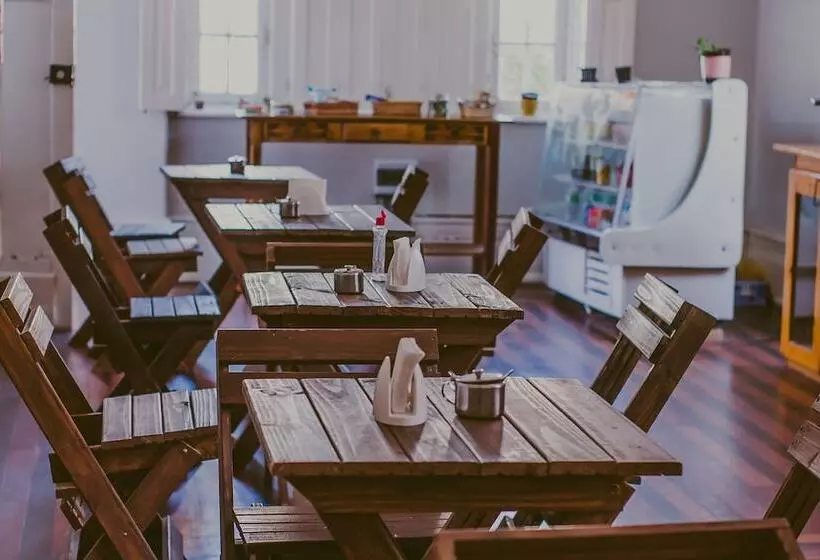 Vila Santa Eulalia Hostel