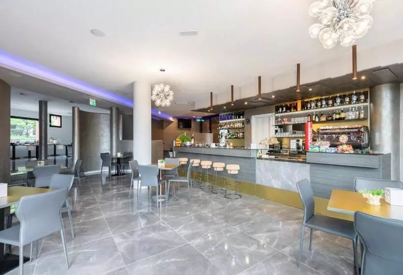 Hotelli Lake Como Golf