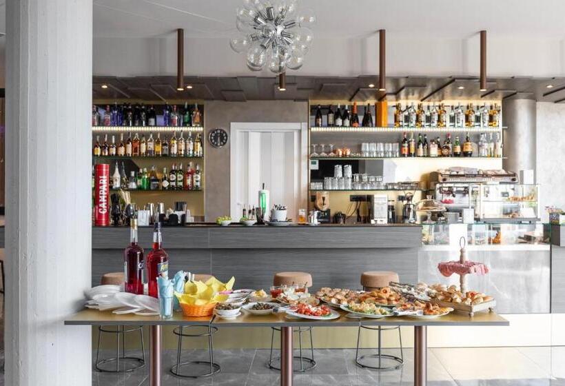 בית מלון כפרי Lake Como Golf