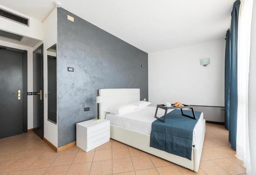 בית מלון כפרי Lake Como Golf