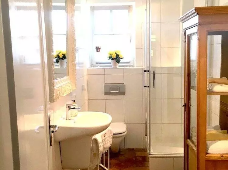 Majatalo Lilis Kleines