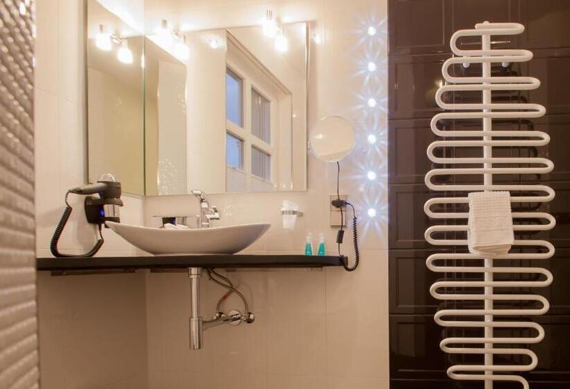 مبيت وإفطار Aragon   Hotel   Garni