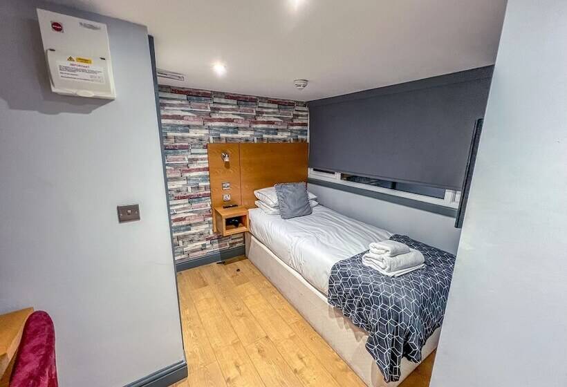 بنسيون Twenty Hotel And Bar