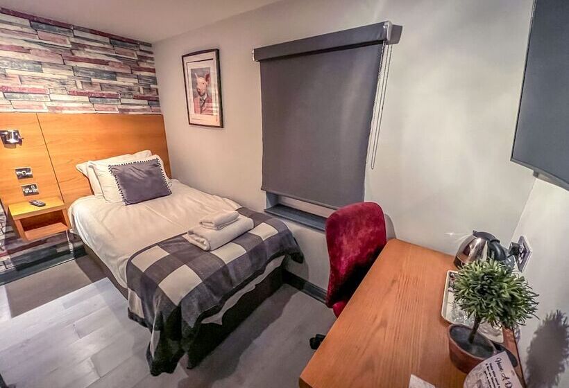 بنسيون Twenty Hotel And Bar