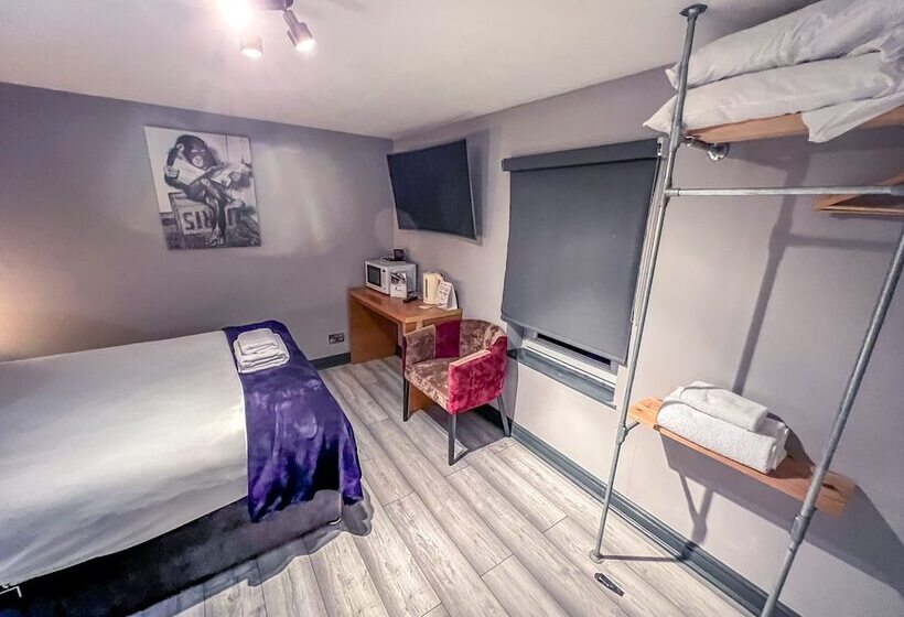 بنسيون Twenty Hotel And Bar