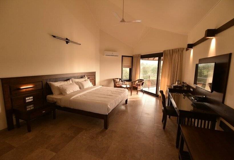 Отель Kyriad Prestige Riverside Amba Ghat