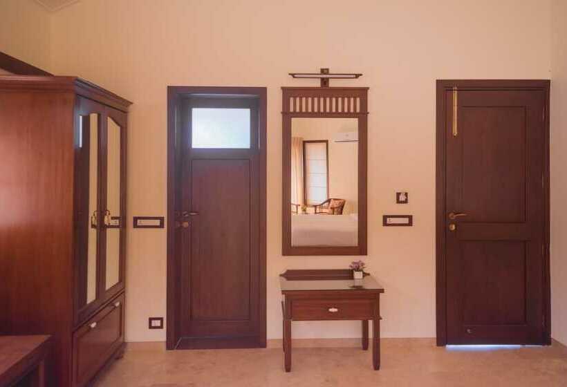 Отель Kyriad Prestige Riverside Amba Ghat