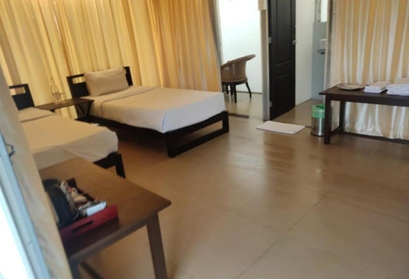 Отель Kyriad Prestige Riverside Amba Ghat