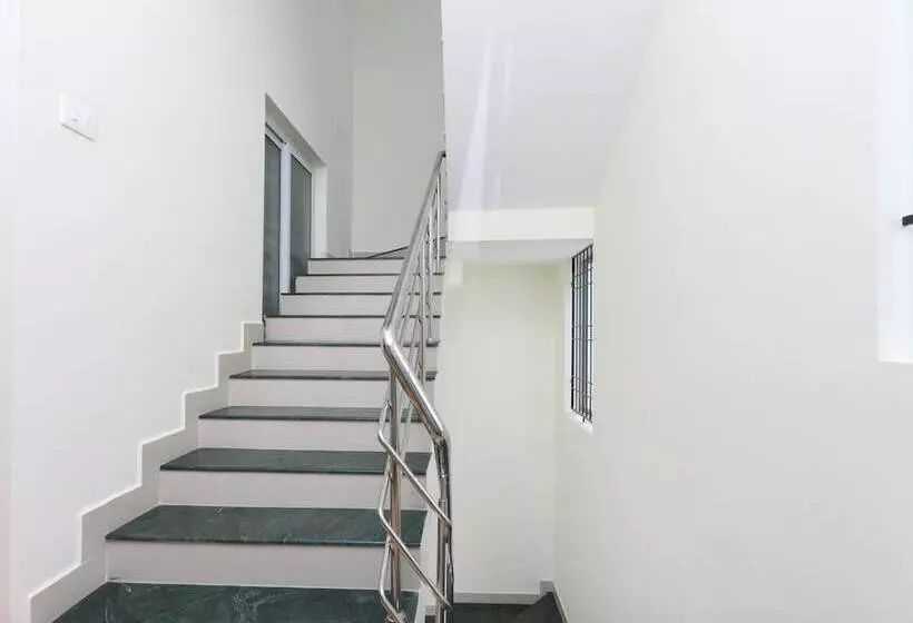 Hotelli O Perfect Stay Near Meenambakkam Metro Station