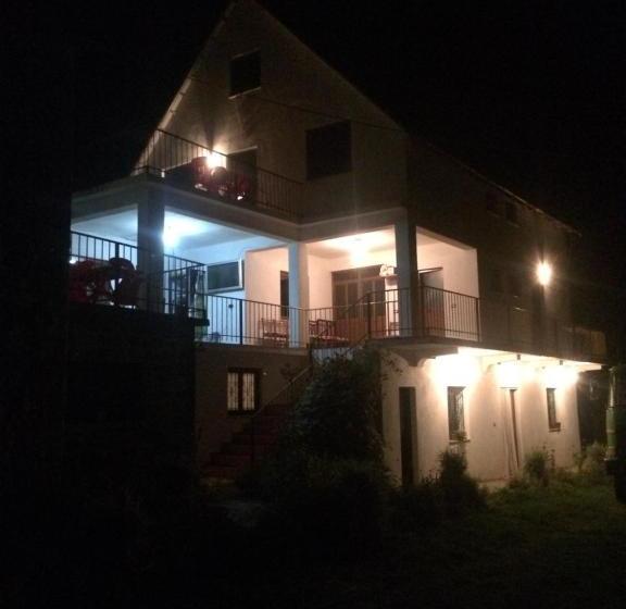 Majatalo Bujtina Kometa