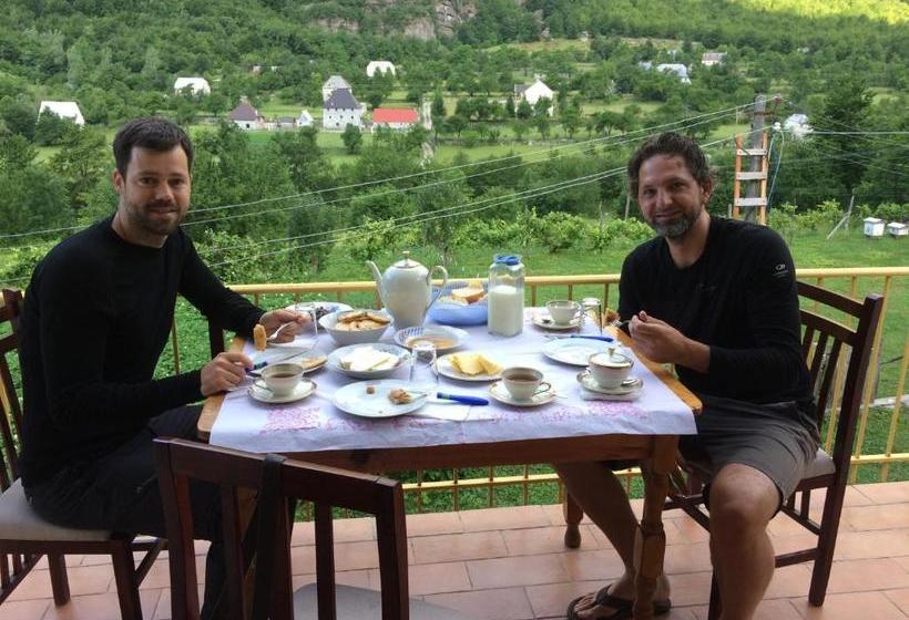 Majatalo Bujtina Kometa