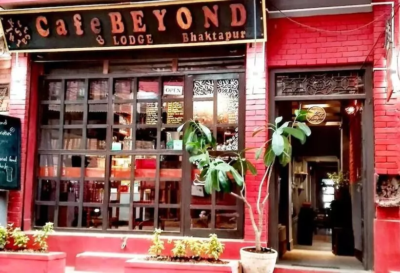 پانسیون Cafe Beyond And Guest House
