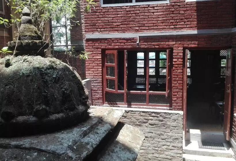 پانسیون Cafe Beyond And Guest House