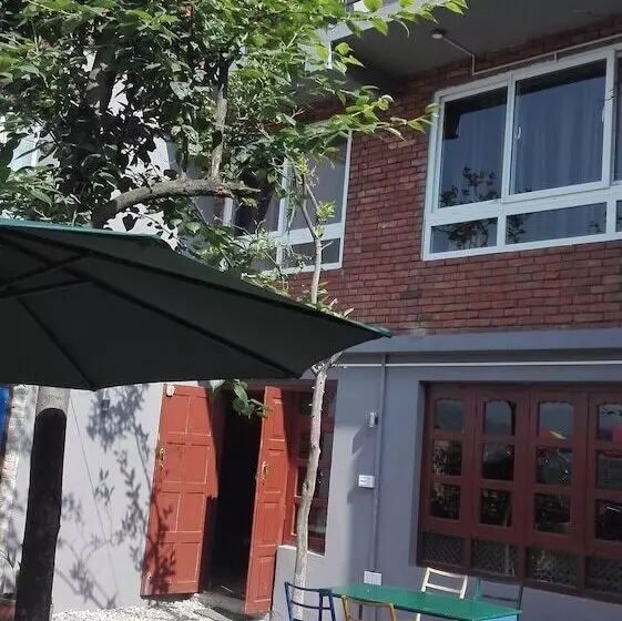 پانسیون Cafe Beyond And Guest House