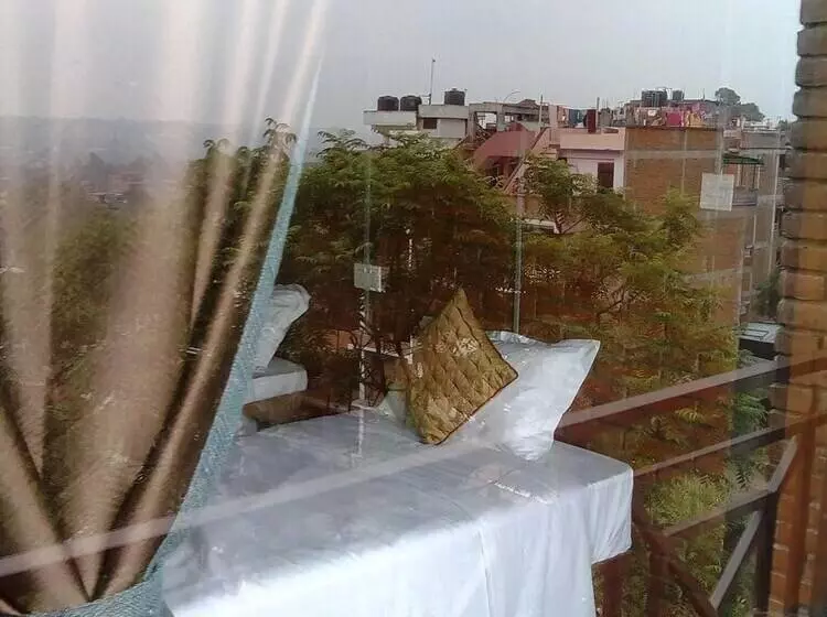 پانسیون Cafe Beyond And Guest House