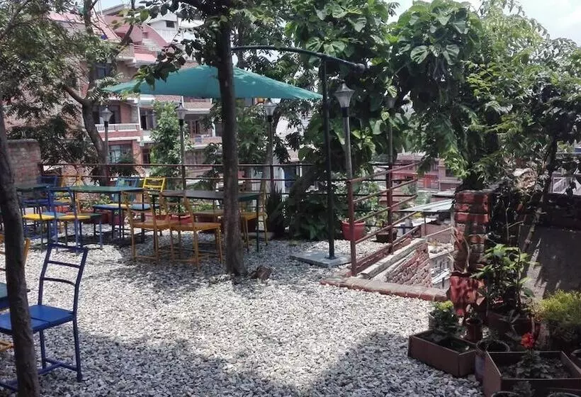 پانسیون Cafe Beyond And Guest House