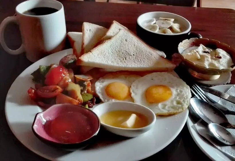 پانسیون Cafe Beyond And Guest House