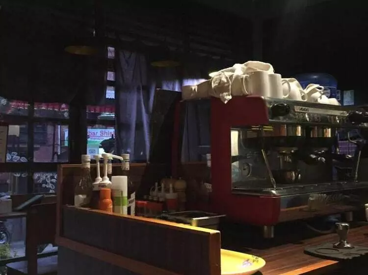 پانسیون Cafe Beyond And Guest House