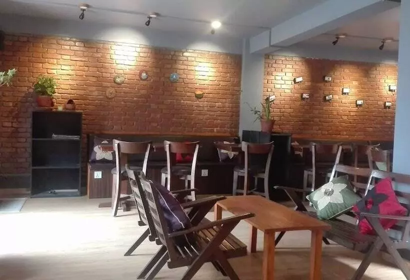 پانسیون Cafe Beyond And Guest House