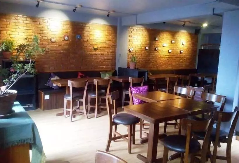 پانسیون Cafe Beyond And Guest House