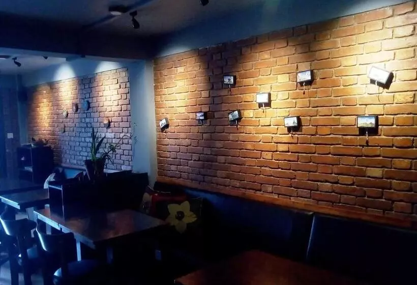 پانسیون Cafe Beyond And Guest House