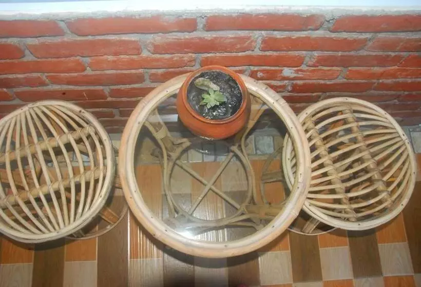 پانسیون Cafe Beyond And Guest House